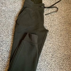 Lululemon Scuba High-Rise French Terry size 2.